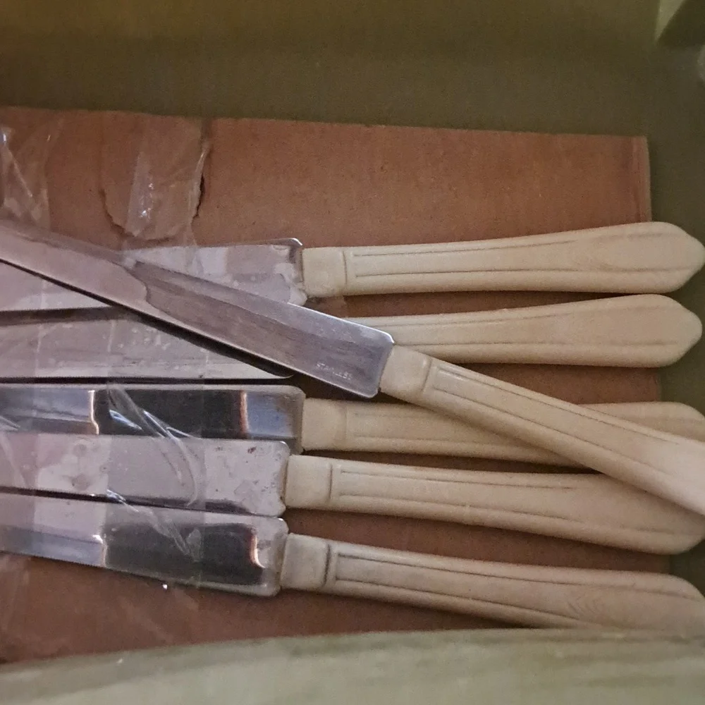 6 table knives white plastic handles good used condition